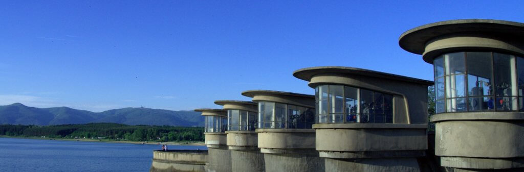 Koprinka dam wall, towers used to control water height