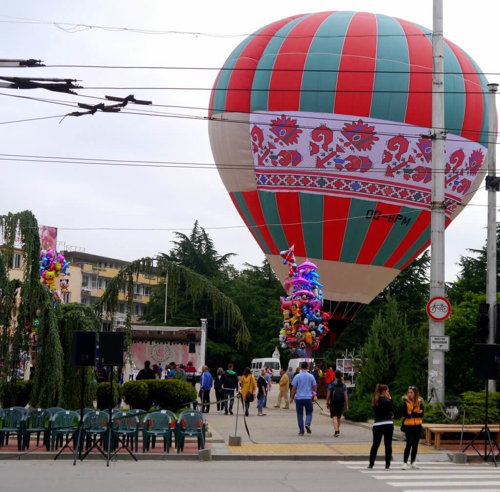Balloon with Bulgarian folklore ornaments being raised on the day of the Rose Festival Parade
