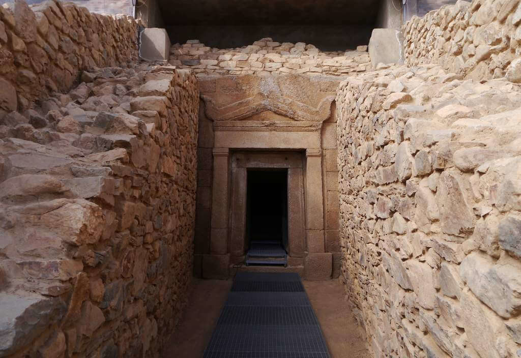 Griffons Thracian tomb